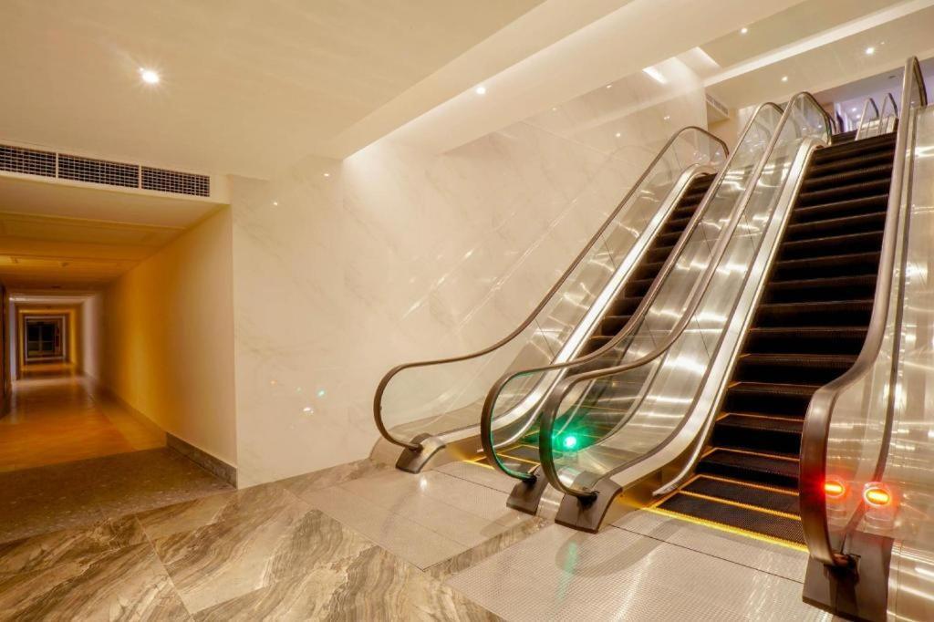 Hotel Niagara Парапат Екстериор снимка