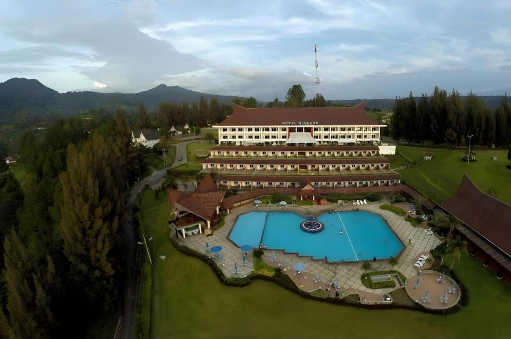 Hotel Niagara Парапат Екстериор снимка