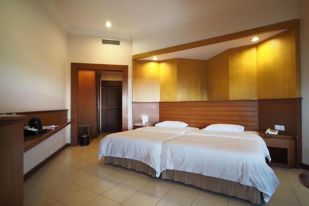 Hotel Niagara Парапат Екстериор снимка